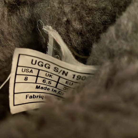 UGG Adirondack boots. Waterproof and super warm. Size 8. - Picture 16 of 16